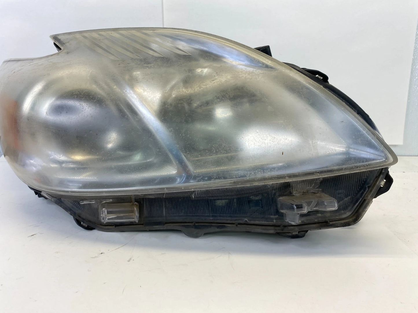 2010-2011 TOYOTA PRIUS RIGHT PASSENGER SIDE HEADLIGHT HEAD LAMP ASSEMBLY OEM