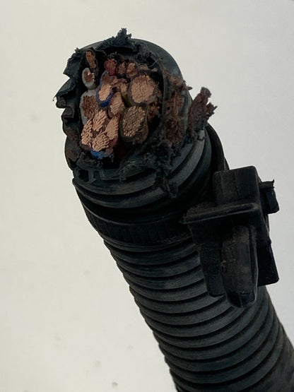 04-06 Nissan Altima 3.5L Engine Compartment Junction Fuse Box Assy 284B9-7Y000