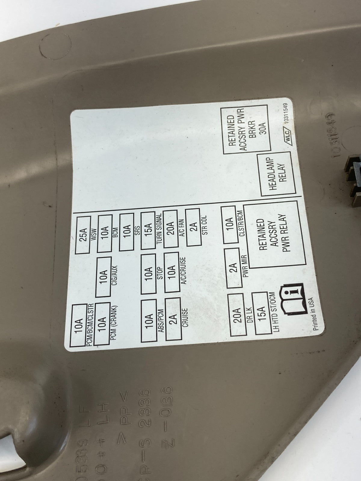 2000-2005 Chevrolet Monte Carlo Dash Left Side Fuse Box Cover Trim Cap 10311549