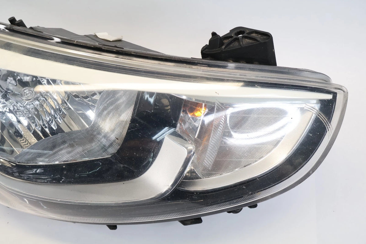 2015-2017 HYUNDAI ACCENT FRONT RIGHT PASSENGER HEADLIGHT HEADLAMP HALOGEN OEM