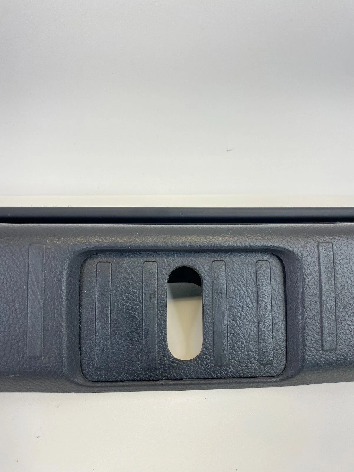 04-06 LEXUS RX330 REAR TRUNK SILL SCUFF TRIM INTERIOR FINISH PLATE 58387-0E010