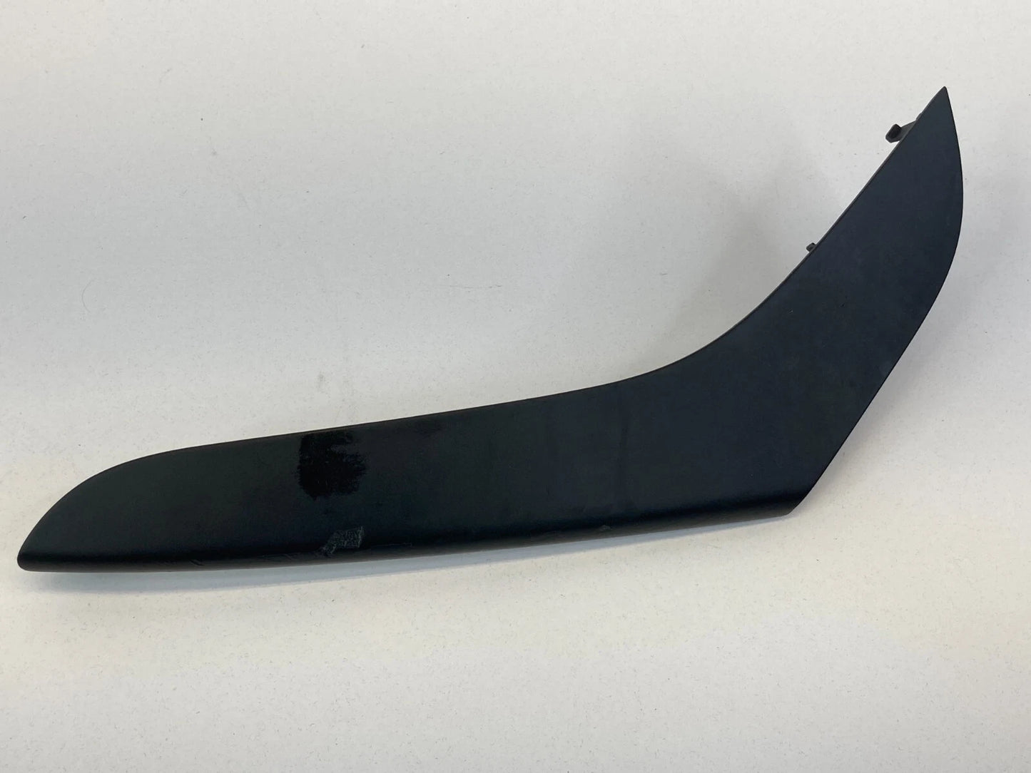 2006-2010 VOLKSWAGEN PASSAT REAR RIGHT DOOR PULL HANDLE COVER TRIM 3C4-867-372