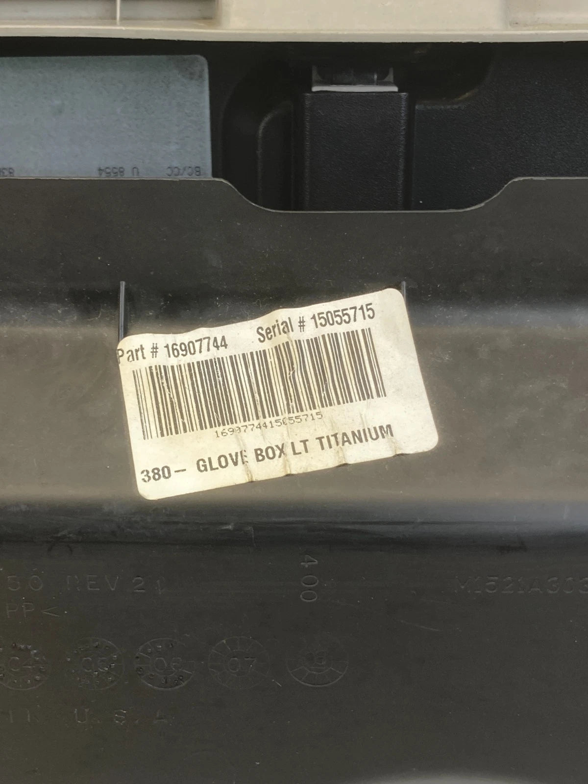 2004-2008 CHEVROLET CHEVY MALIBU GLOVE BOX STORAGE COMPARTMENT 16907744 OEM