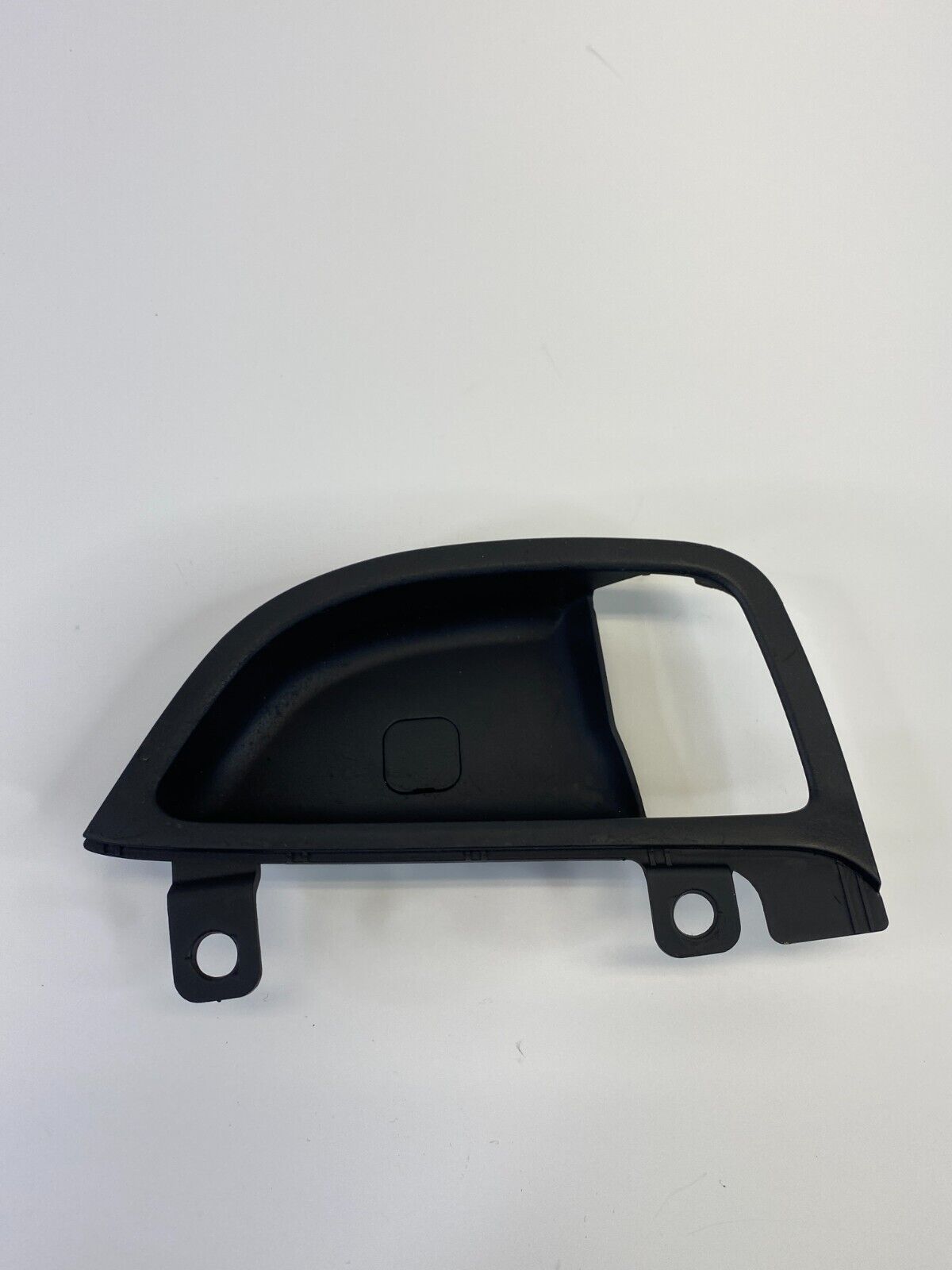 11-16 Hyundai Elantra Front Left Driver Side Inner Door Handle Bezel 82611-MD000