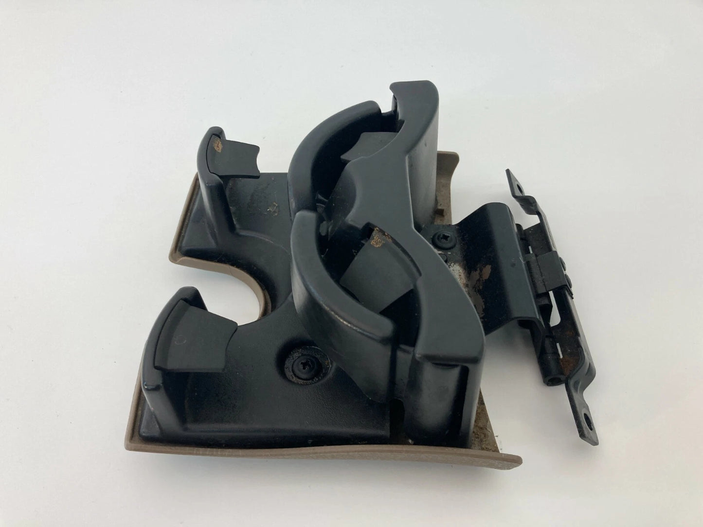 2004 04 ISUZU ASCENDER 02-09 CHEVY TRAILBLAZER REAR CENTER CONSOLE CUP HOLDER