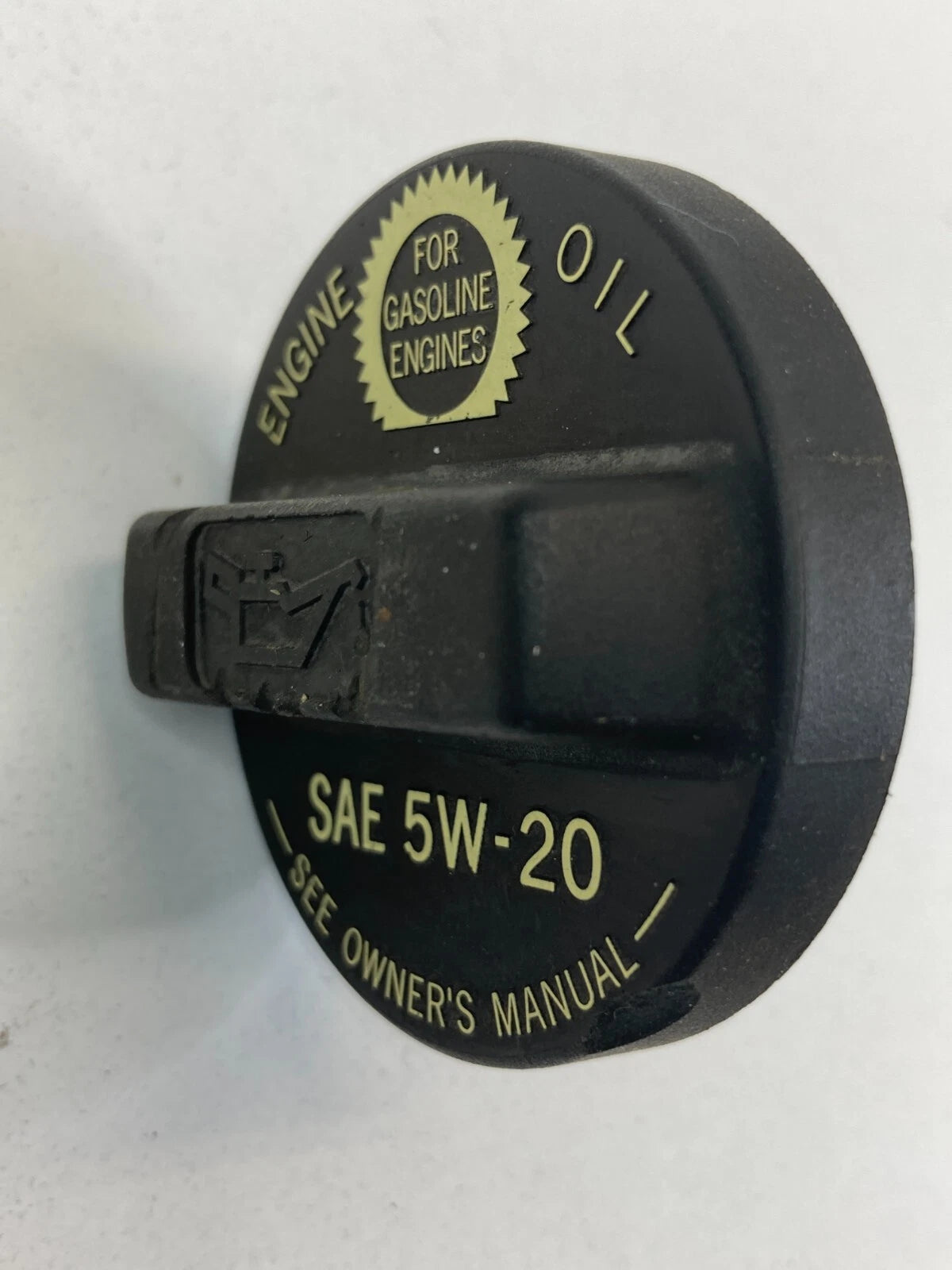 2004-2007 SATURN VUE 3.5L V6 ENGINE OIL FILLER CAP COVER LID SAE 5W-20