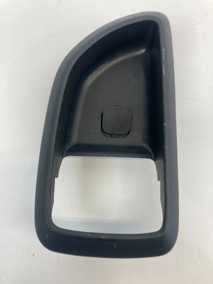 10-13 KIA SOUL FRONT RIGHT SIDE INNER DOOR HANDLE COVER BEZEL TRIM 82611-2K100