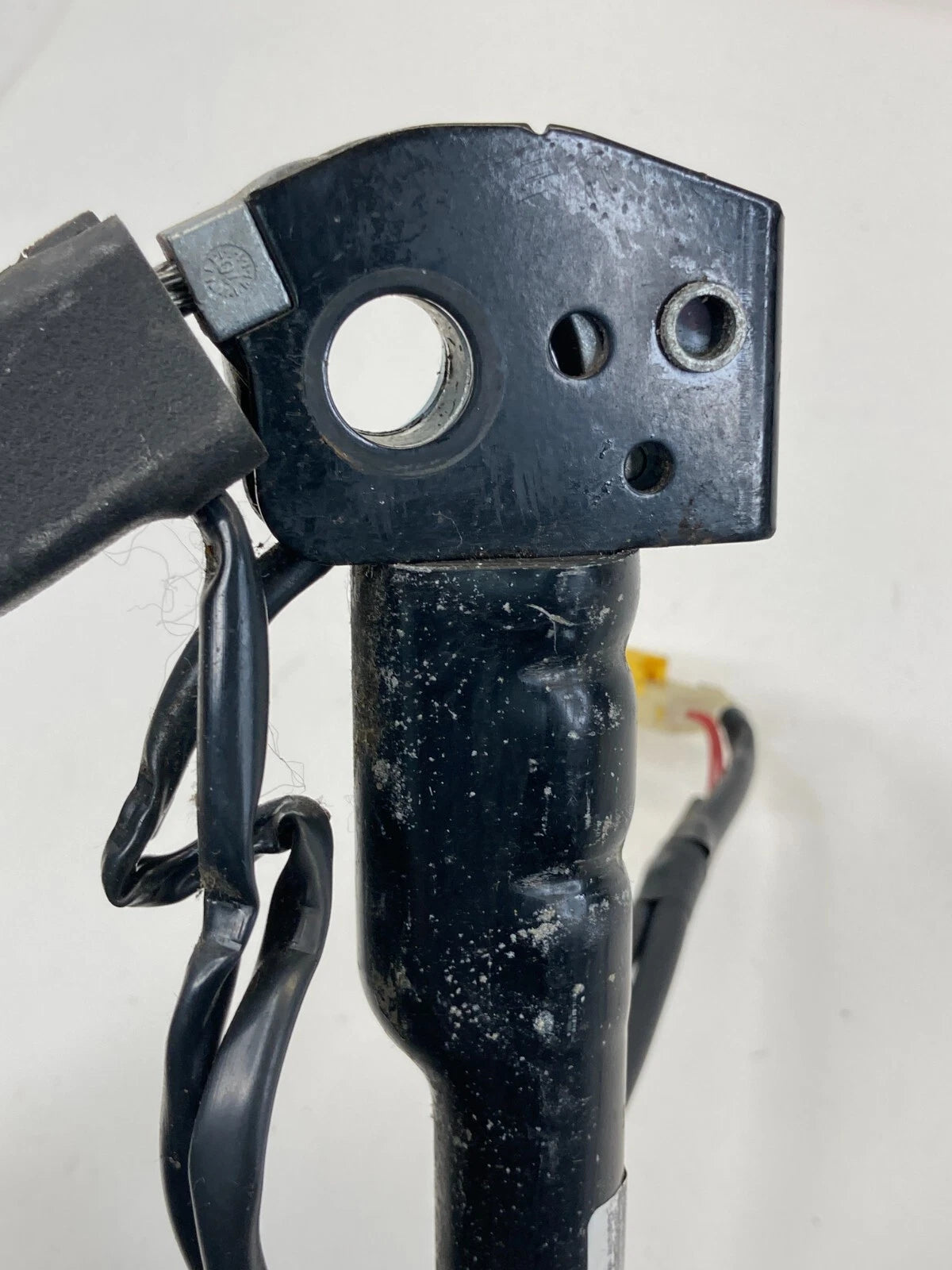 2008-2012 JEEP LIBERTY FRONT RIGHT PASSENGER SEAT BELT BUCKLE RECEPTACLE OEM