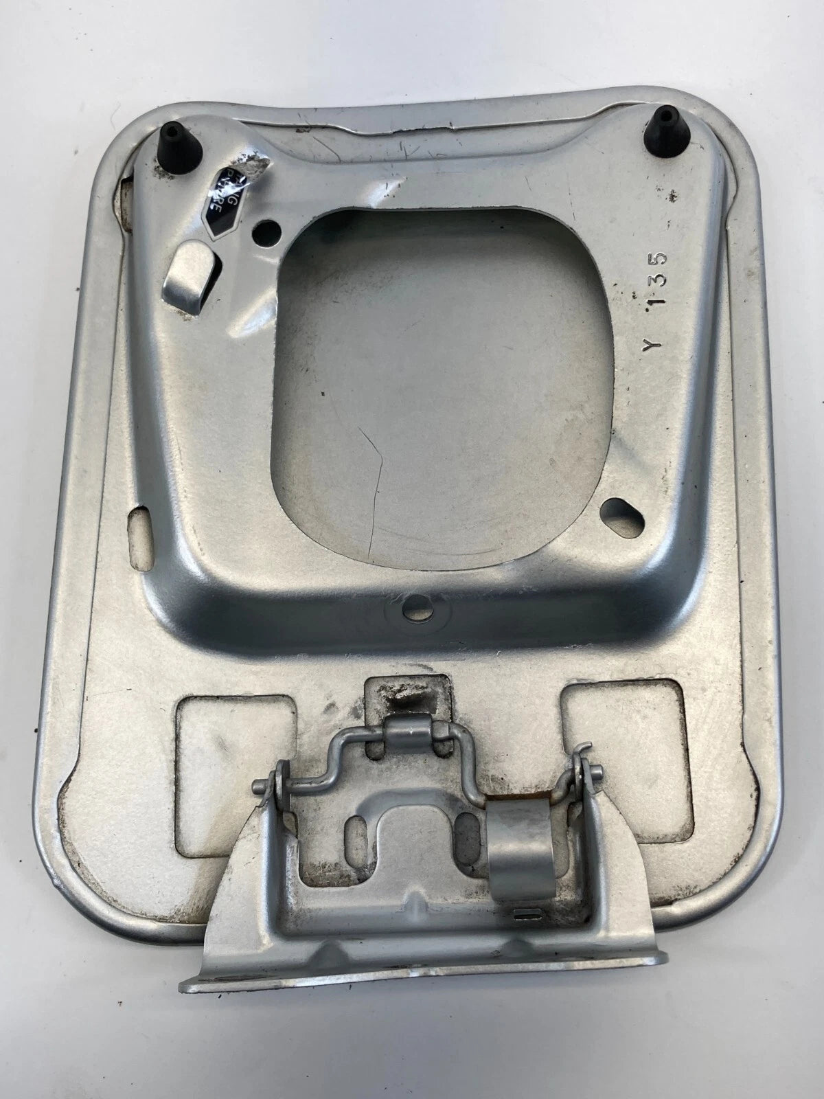 2005 06 07 08 09 2010 CHRYSLER 300 FUEL FILLER DOOR GAS TANK CAP COVER LID OEM