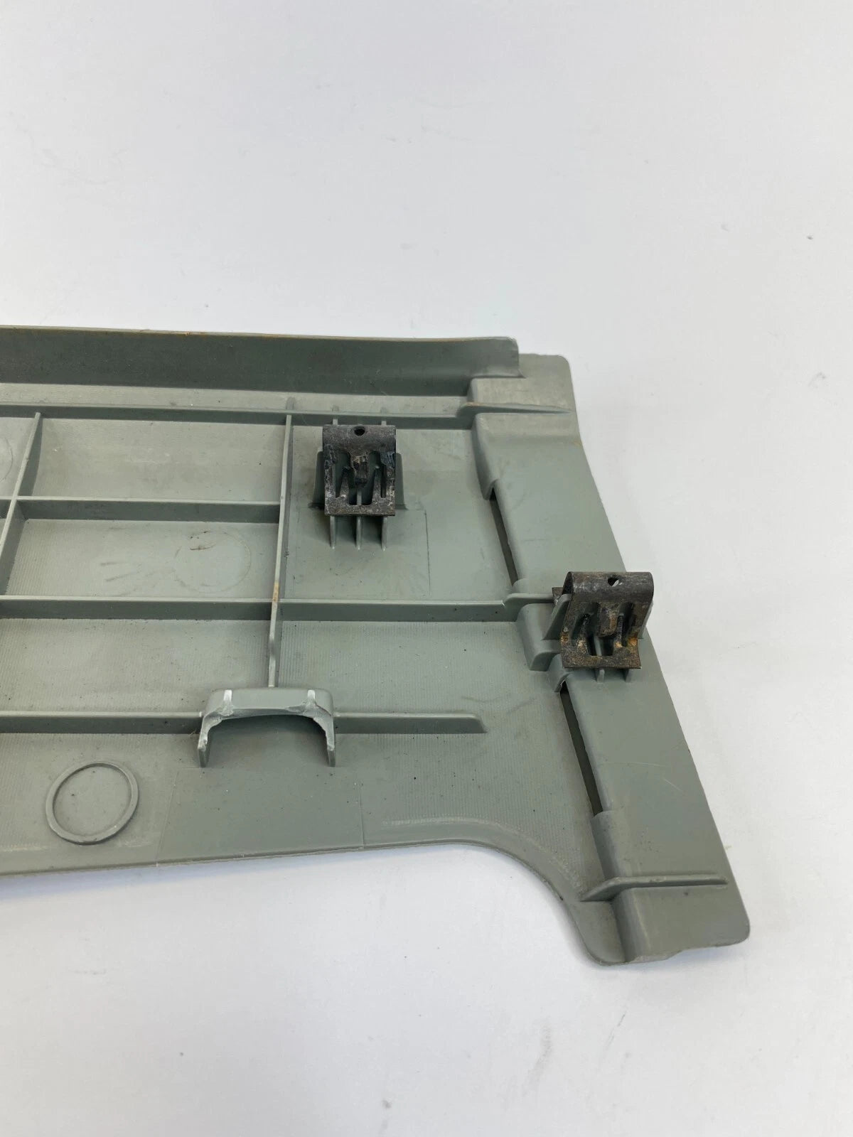 05-10 HONDA ODYSSEY FRONT RIGHT SEAT RISER OUTER COVER CAP TRIM 81116-SHJ-A010
