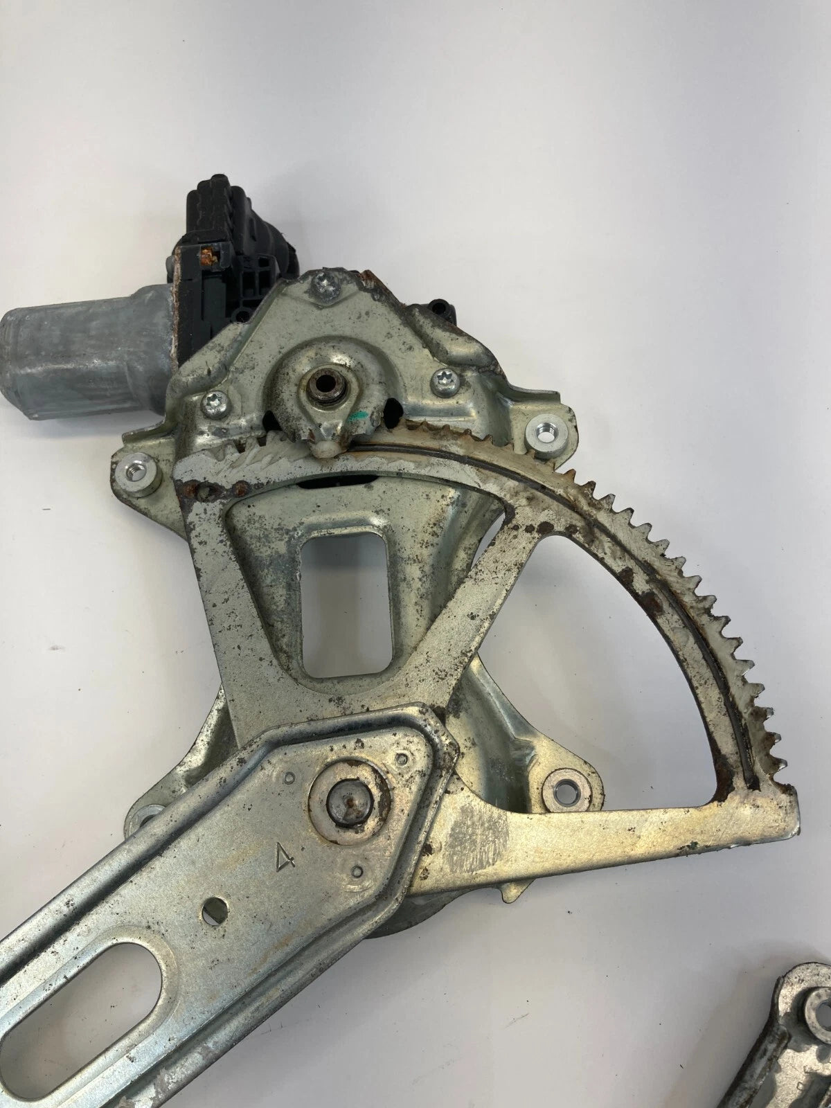 2004-2009 TOYOTA PRIUS FRONT RIGHT WINDOW REGULATOR WITH MOTOR OEM 85710-35180