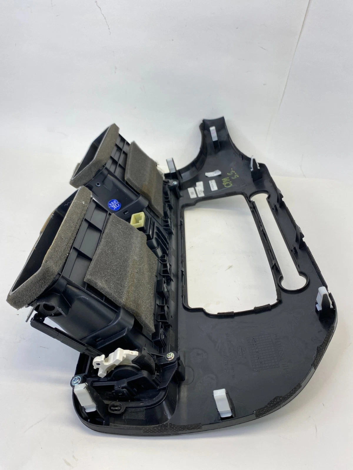 15-17 KIA RIO CENTER DASH RADIO BEZEL A/C AIR VENT W/ HAZARD SWITCH 847401WBB0FH