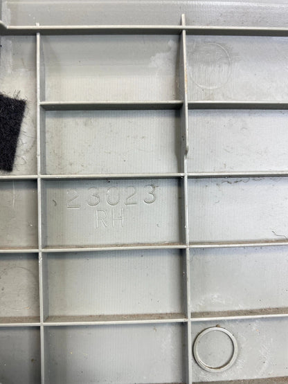 05-10 HONDA ODYSSEY FRONT RIGHT SEAT RISER OUTER COVER CAP TRIM 81116-SHJ-A010