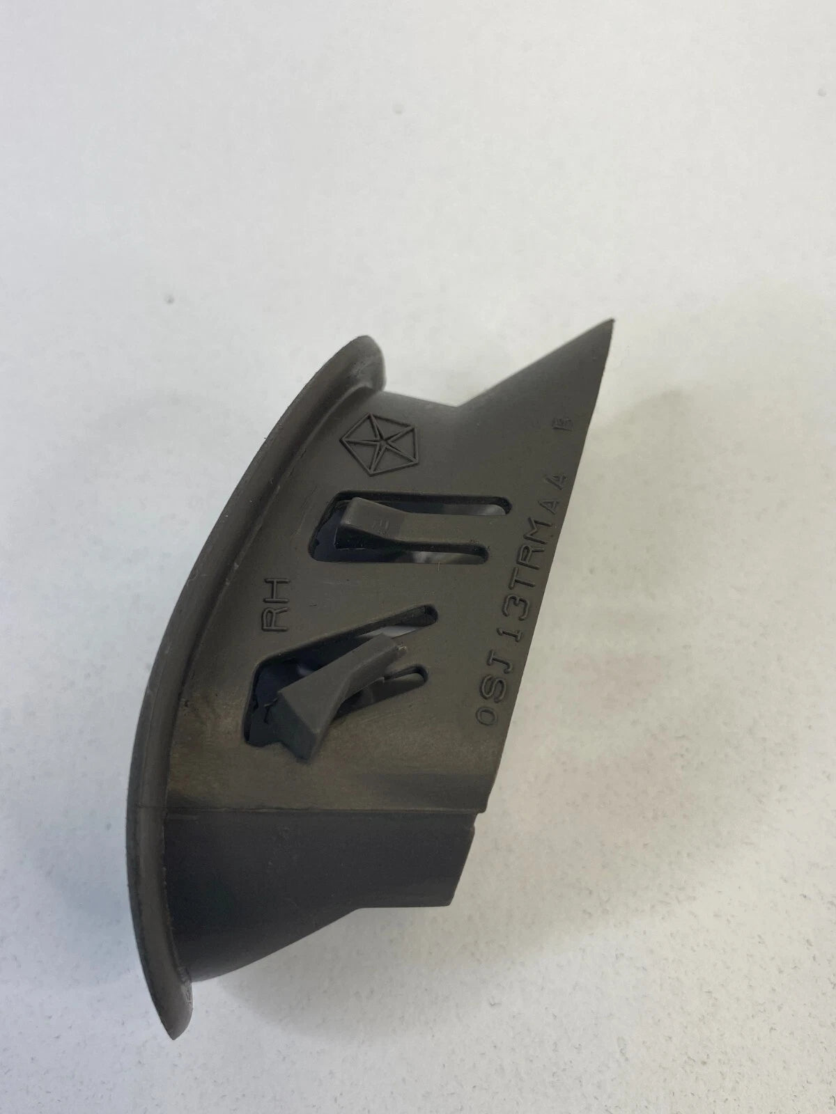 01-07 DODGE GRAND CARAVAN DASH RIGHT A/C AIR DEFROSTER DEFROST VENT SJ13TRMAA