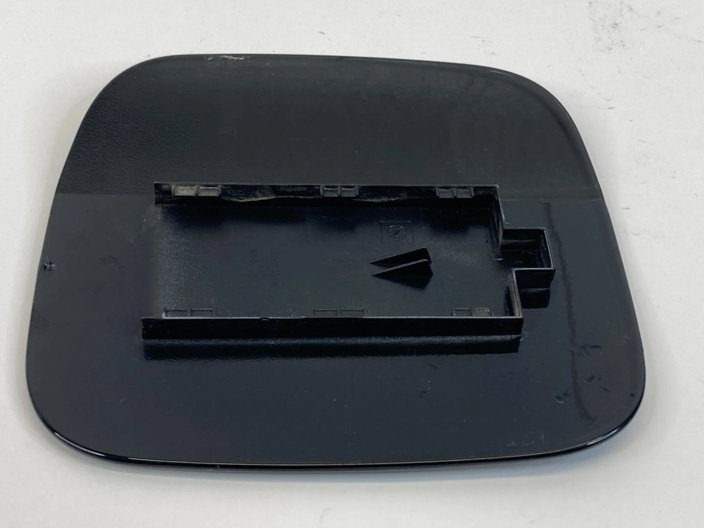 2013-2018 CADILLAC ATS SEDAN GAS FUEL TANK DOOR LID COVER 20988019 OEM