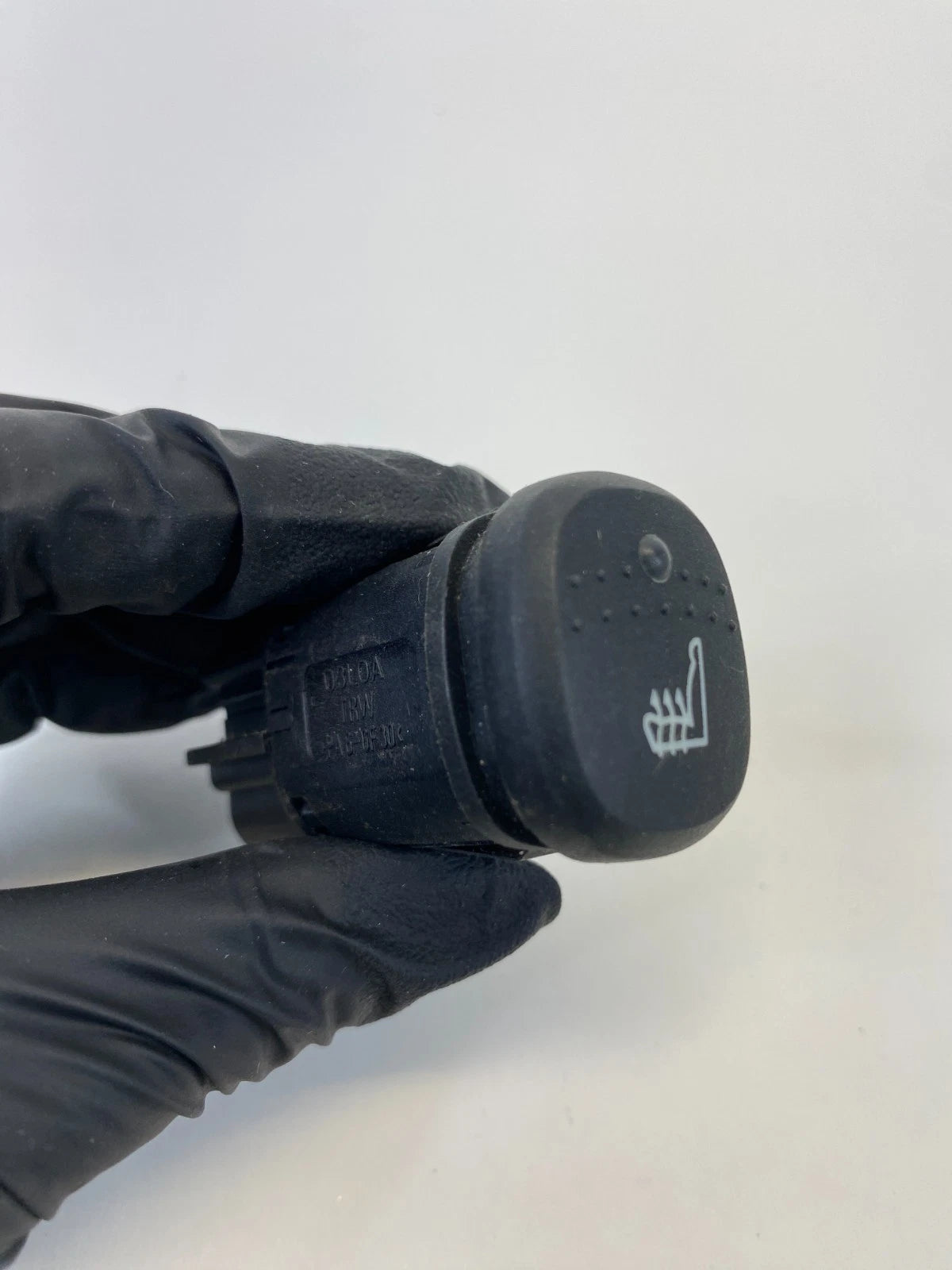 2004 2005 FORD EXPLORER MERCURY MOUNTAINEER SEAT HEATER SWITCH DORMAN 901344 OEM