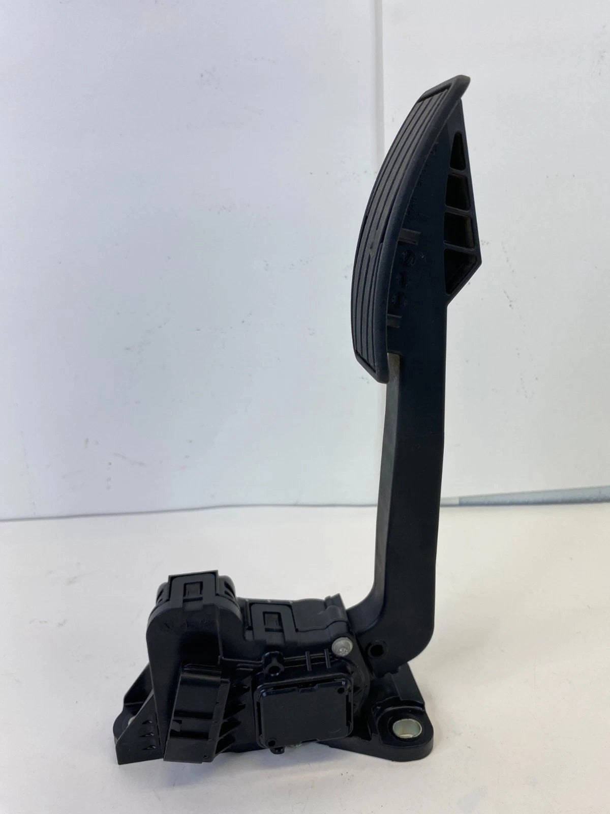 2010-2013 SUZUKI KIZASHI SE SEDAN GAS ACCELERATOR PEDAL SENSOR ASSEMBLY OEM