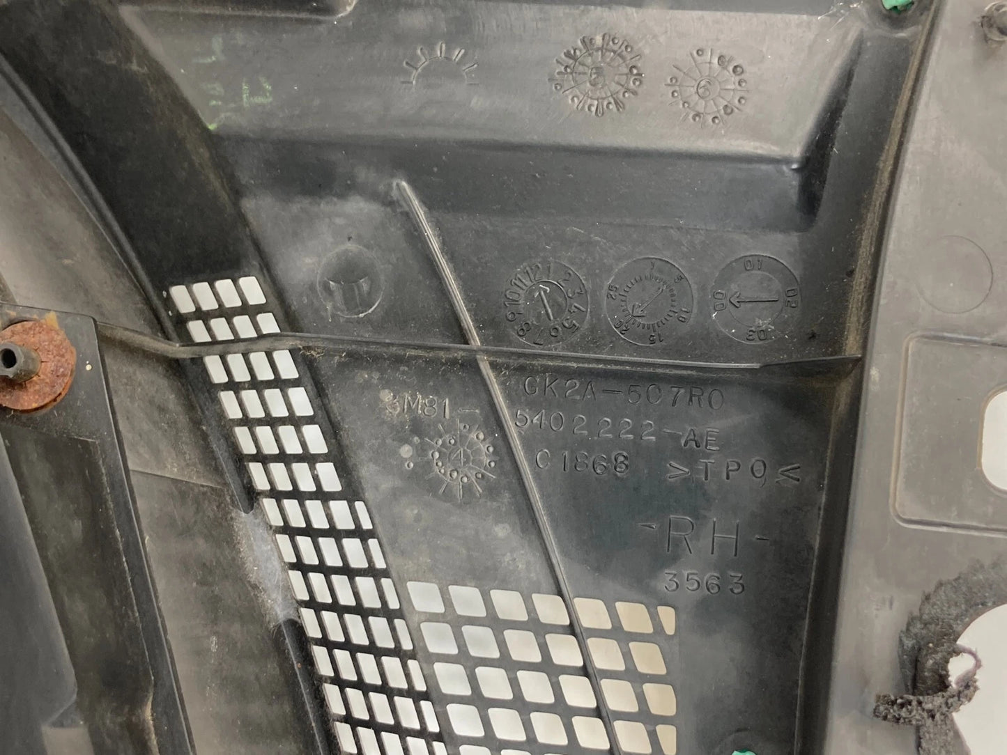 2003-2008 MAZDA 6 FRONT RIGHT SIDE WIPER ARM COWL TRIM COVER GK2A-507R0 OEM