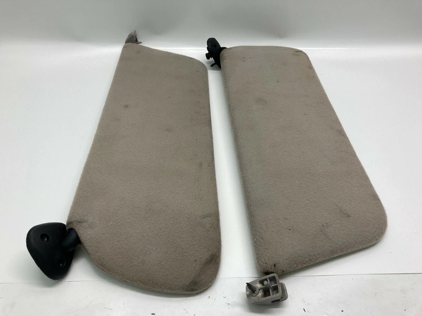 2004 2005 CHRYSLER PACIFICA SUNVISOR SUN VISOR SHADE PAIR SET LEFT & RIGHT OEM
