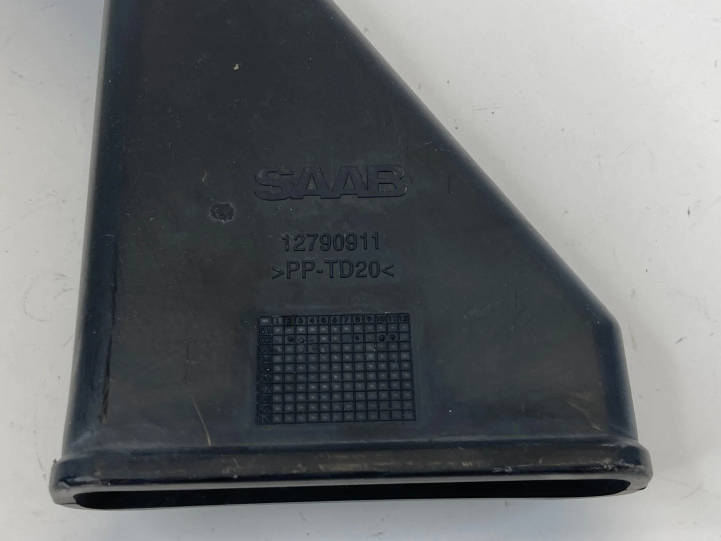 2003-2011 SAAB 9-3 2.0L FRONT BATTERY COOLING AIR DUCT VENT 12790911 OEM
