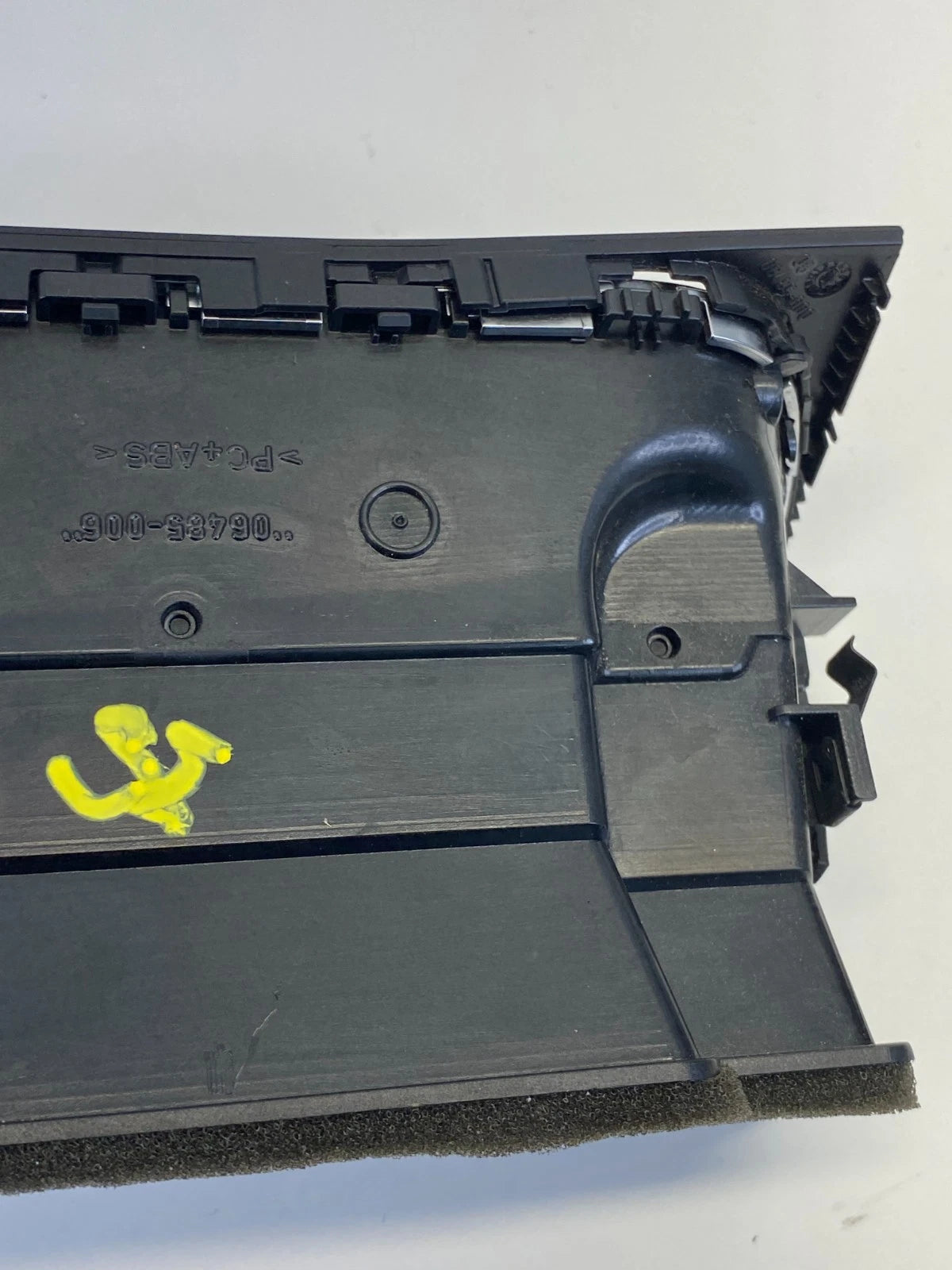 2009-2016 AUDI A5 QUATTRO DASH CENTER A/C AIR VENT OUTLET DUCT 8T1-820-951-C OEM