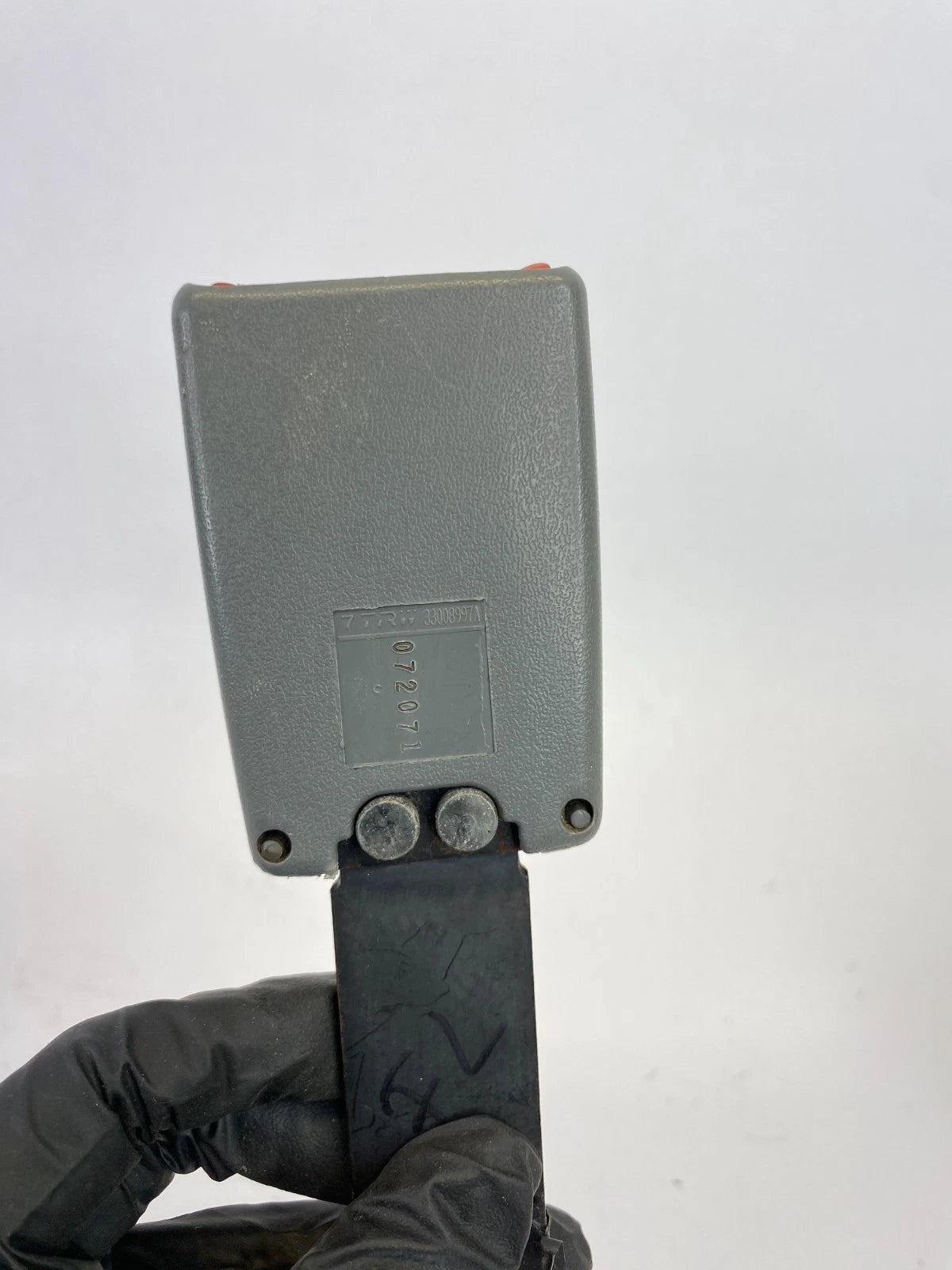 2005-2007 JEEP LIBERTY FRONT LEFT DRIVER SIDE SEAT BELT BUCKLE RECEPTACLE OEM