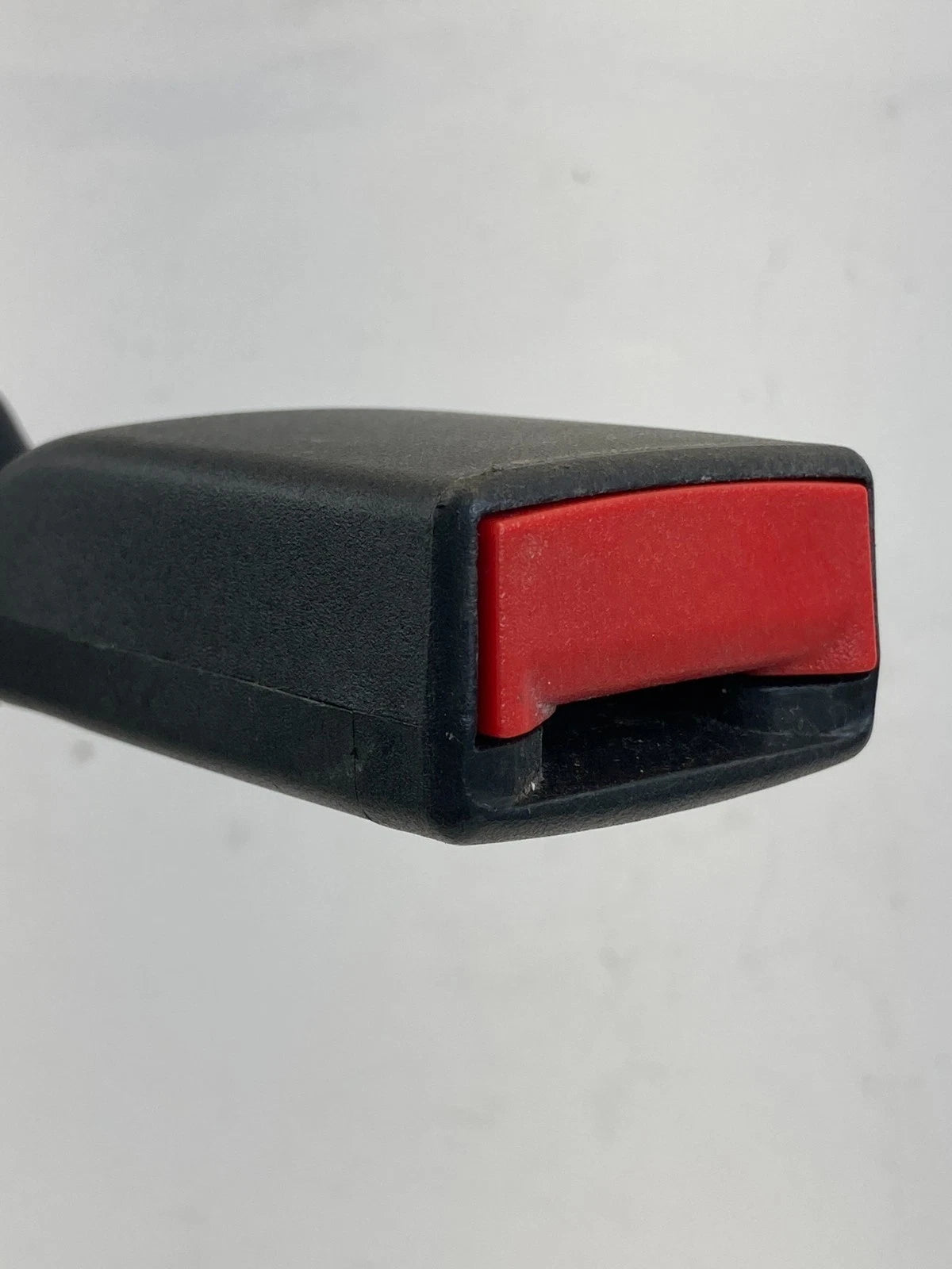 2010-2013 Buick LaCrosse Front Left Driver Seat Belt Buckle 20912129 OEM