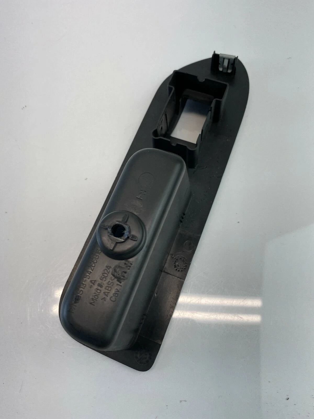 05-07 FORD FIVE HUNDRED REAR RIGHT DOOR WINDOW SWITCH BEZEL TRIM 54G13-54266B16