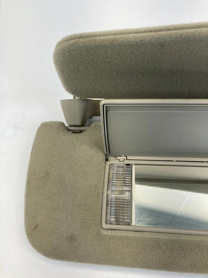 2003 2004 CHEVROLET TAHOE RIGHT PASSENGER SIDE SUNVISOR SUN VISOR SHADE W/ LIGHT