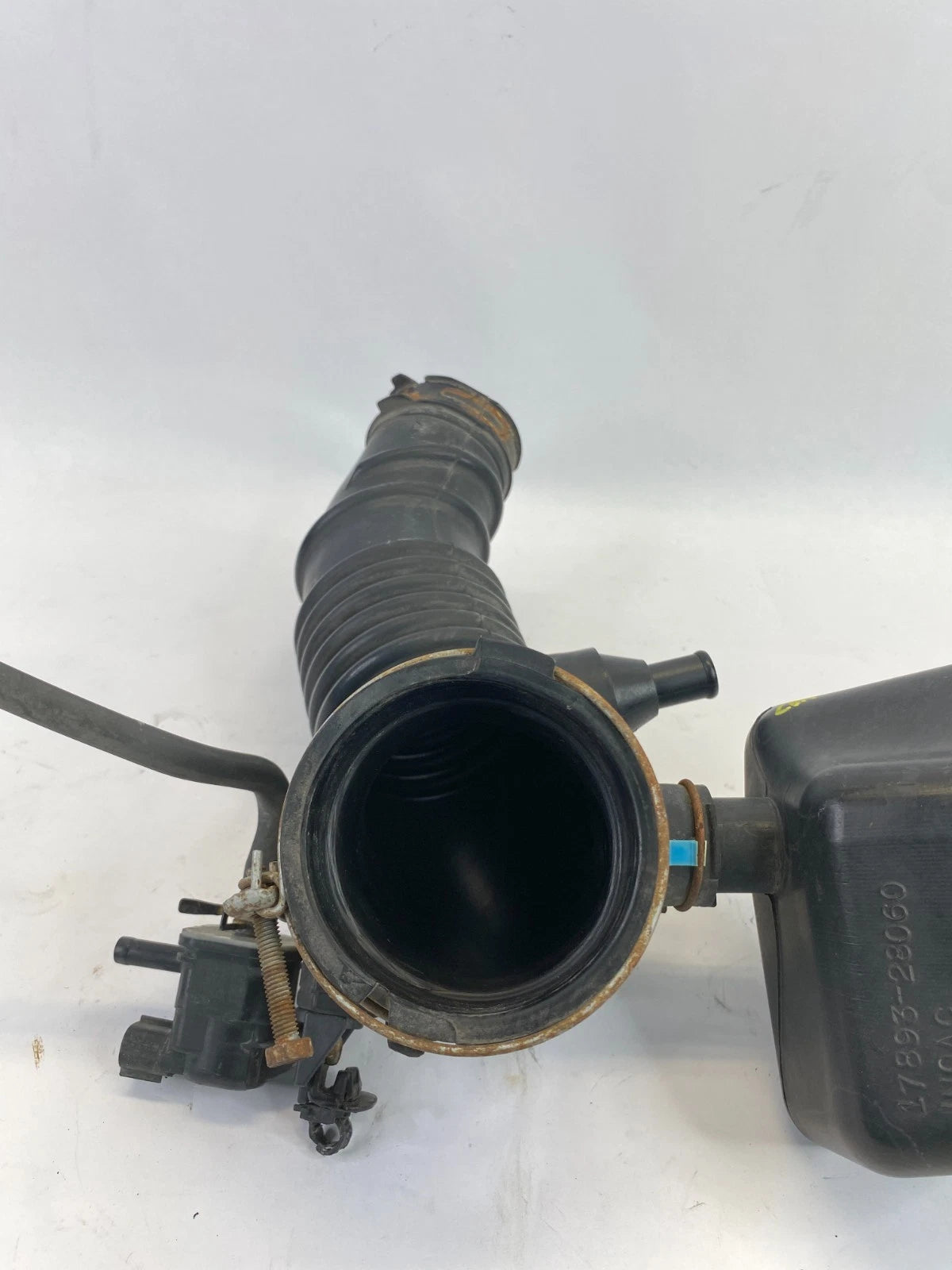 2006-2008 TOYOTA RAV4 2.4L ENGINE AIR INTAKE DUCT TUBE RESONATOR HOSE OEM