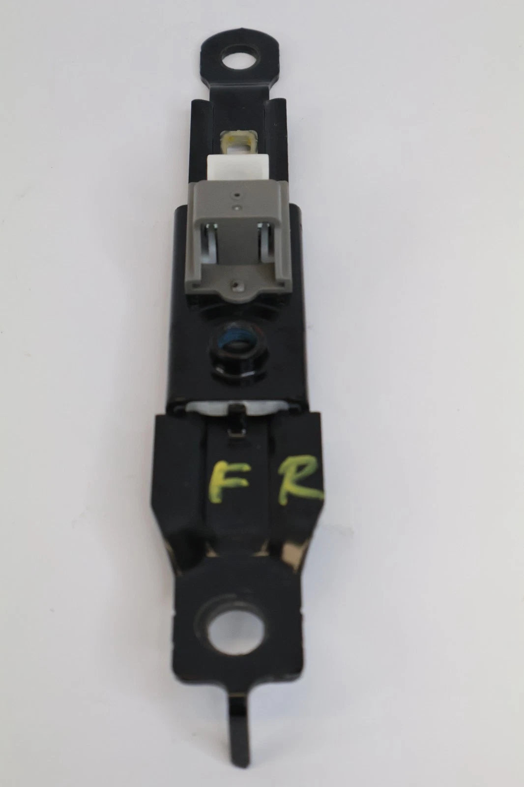 2012-2017 HYUNDAI ACCENT FRONT RIGHT PASSENGER SIDE SEAT BELT HEIGHT ADJUSTER