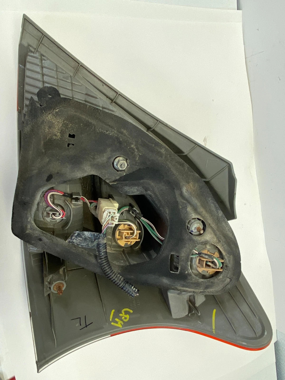 2009-2011 TOYOTA YARIS HATCHBACK REAR LEFT SIDE TAIL LIGHT LAMP HALOGEN OEM