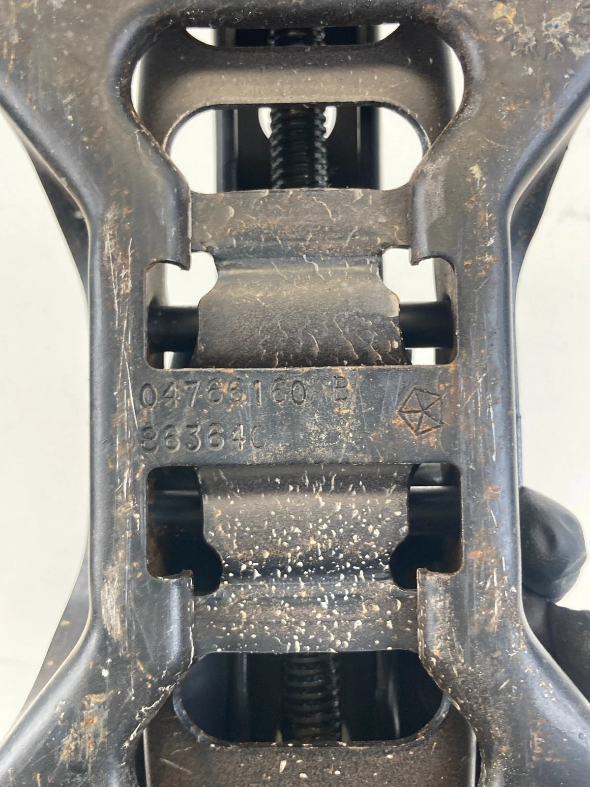 2010-2019 CHRYSLER 200 SEBRING AVENGER EMERGENCY SPARE TIRE JACK ASSY 04772483AE