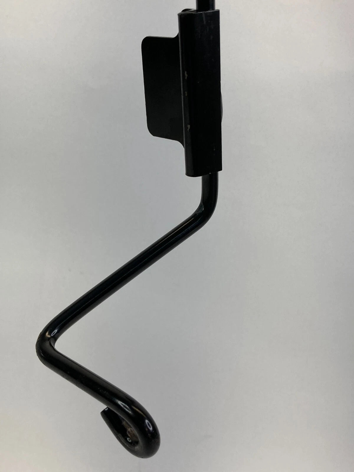 2010-2019 LINCOLN MKT REAR FLOOR JACK BRACKET SUPPORT SPARE RETAINER OEM