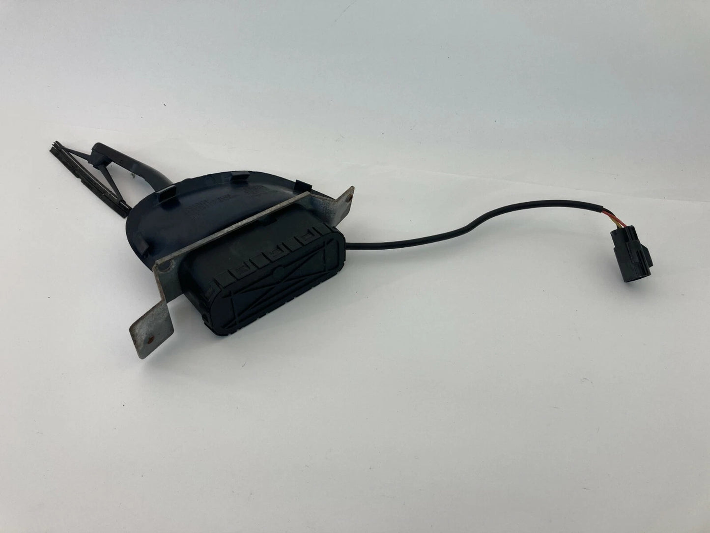 2003 2004 VOLVO XC70 FRONT BUMPER HEAD LIGHT WIPER WASHER MOTOR TRIM GROMMET OEM