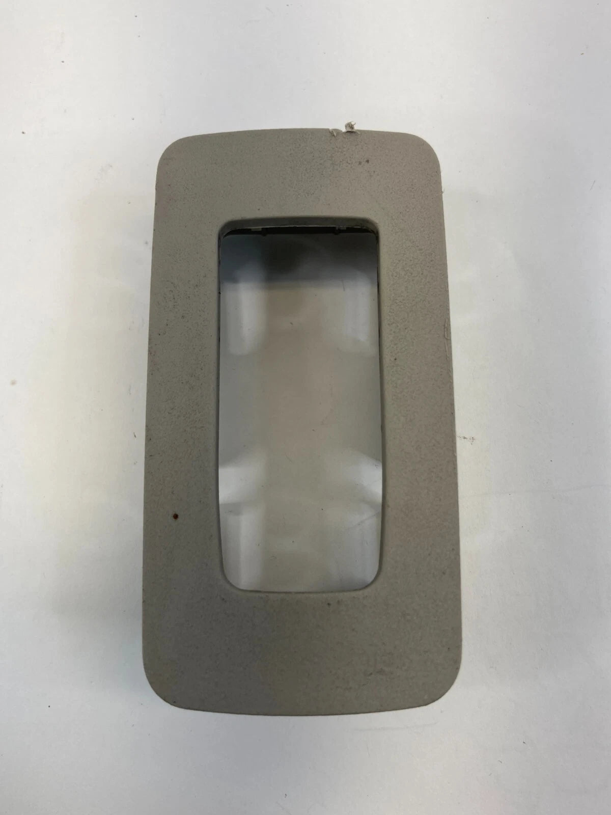 05 06 DODGE MAGNUM REAR RIGHT DOOR WINDOW SWITCH BEZEL TRIM COVER 95295B OEM