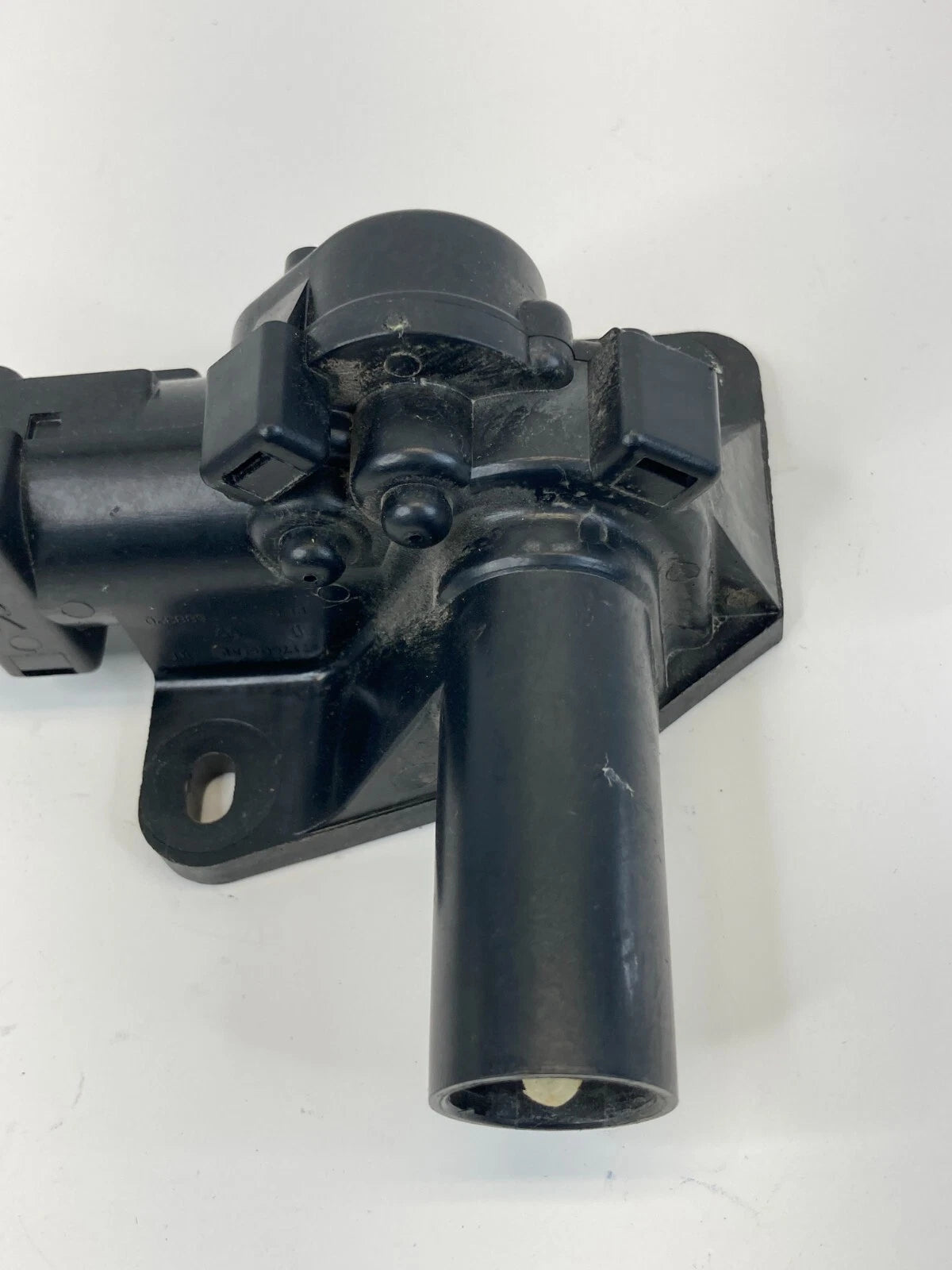 2009-2014 VOLKSWAGEN ROUTAN REAR RIGHT QUARTER HANDLE POWER WINDOW 04717606AB