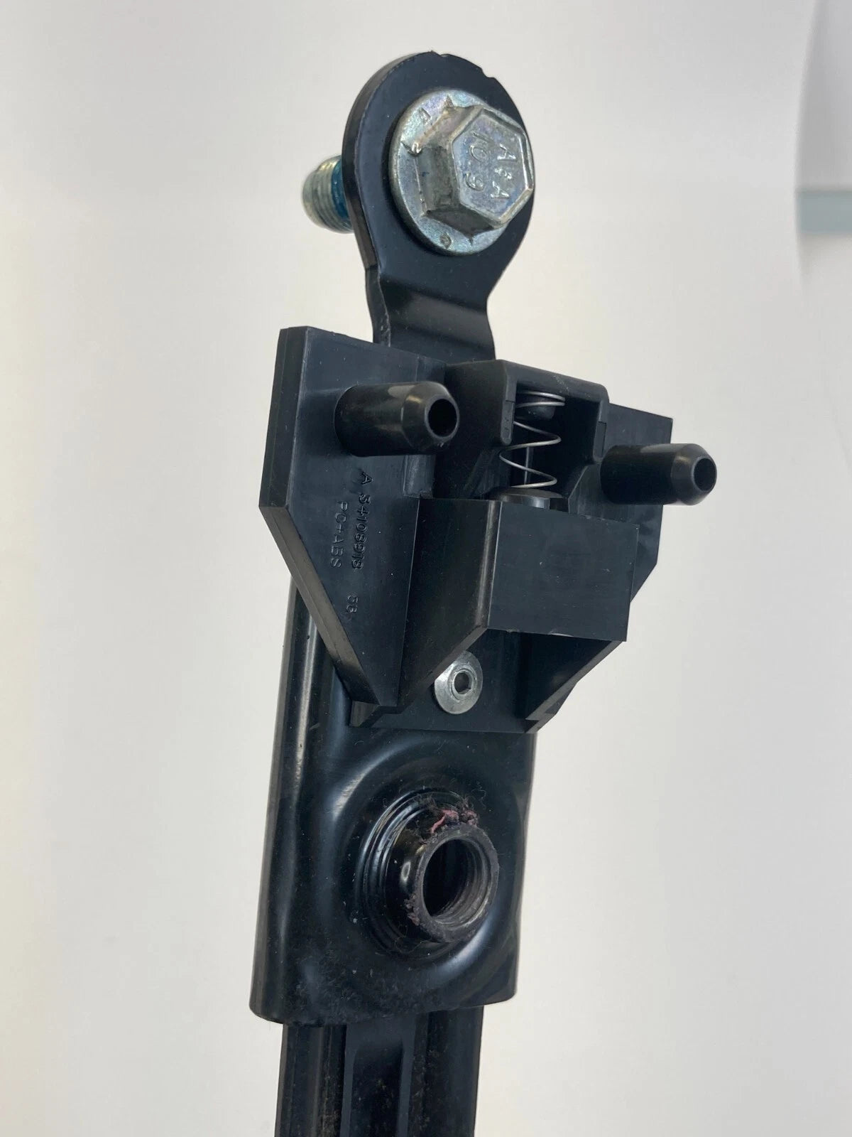 2011-2014 HYUNDAI SONATA FRONT LEFT SIDE SEAT BELT HEIGHT ADJUSTER 888903Q000
