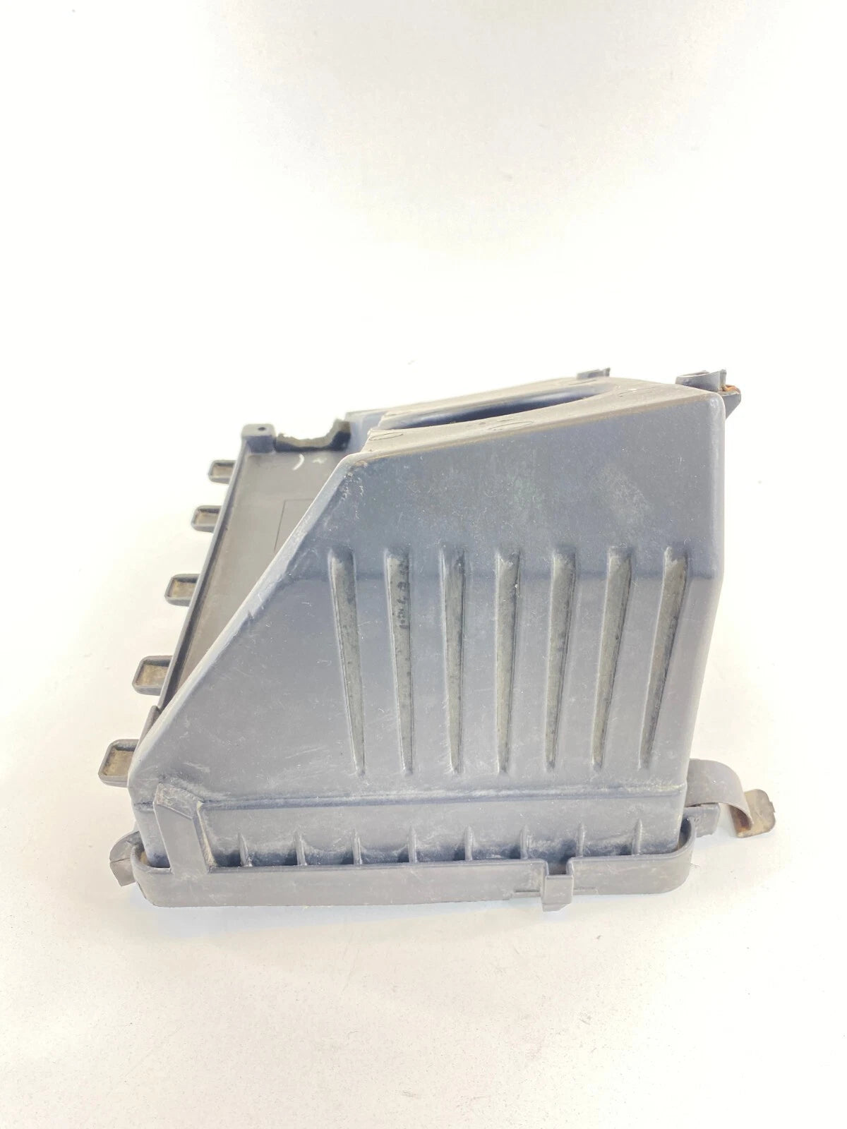 2000-2005 CHEVROLET IMPALA 3.4L AIR INTAKE CLEANER BOX FILTER HOUSING 382677 OEM