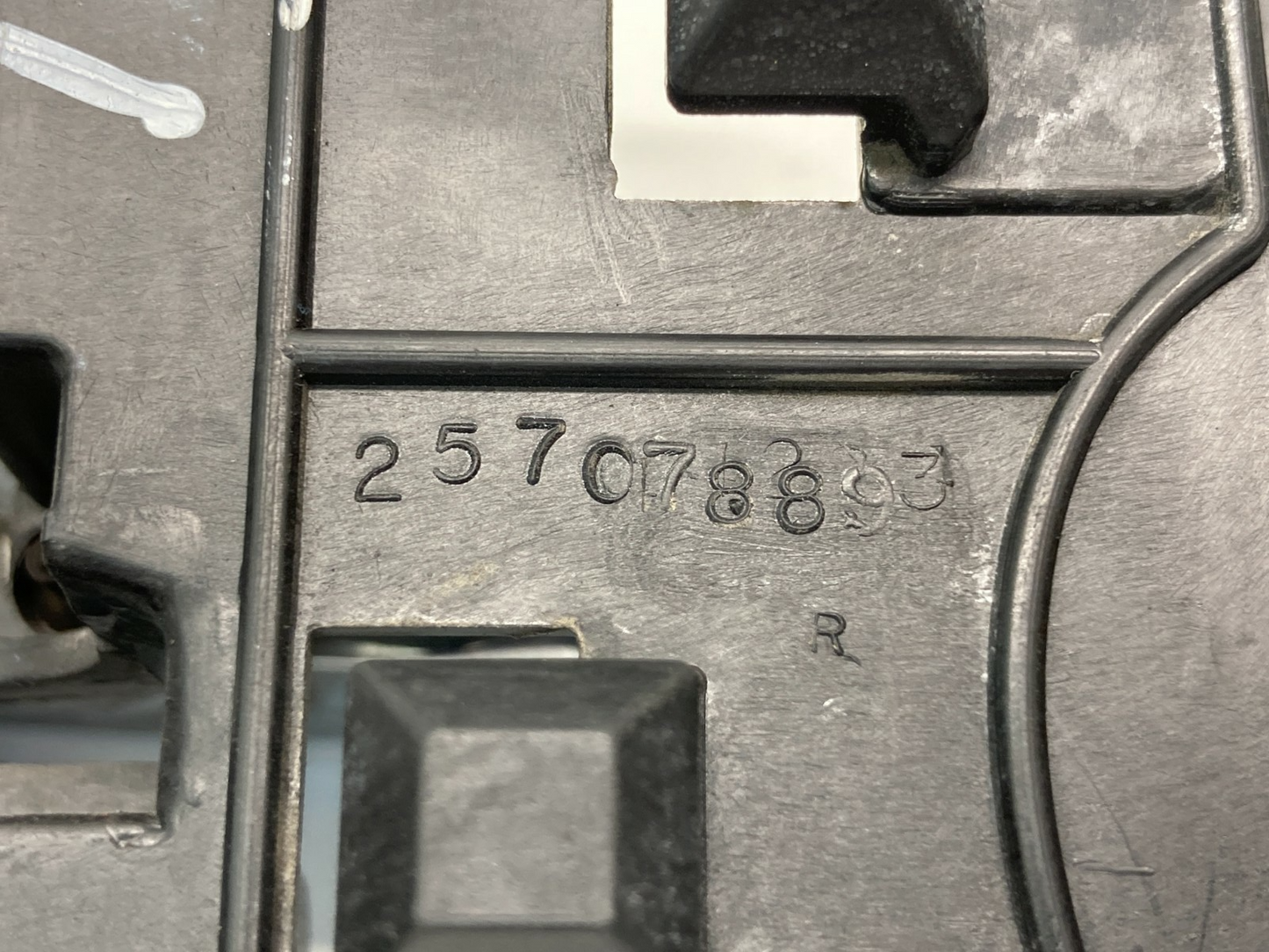 2003-2007 Cadillac CTS Front Right Passenger Side Inner Door Handle 257078893