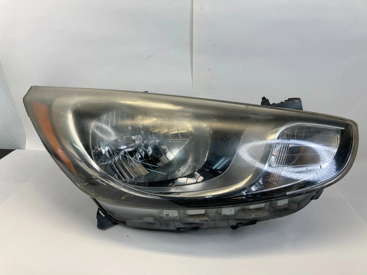 13-17 Hyundai Accent Front Right Passenger Side Headlight Headlamp AFTERMARKET