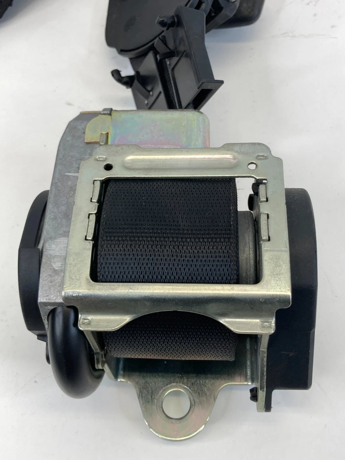 06 MERCEDES-BENZ CLS500 CLS550FRONT RIGHT PASSENGER SIDE SEAT BELT REATACTOR OEM