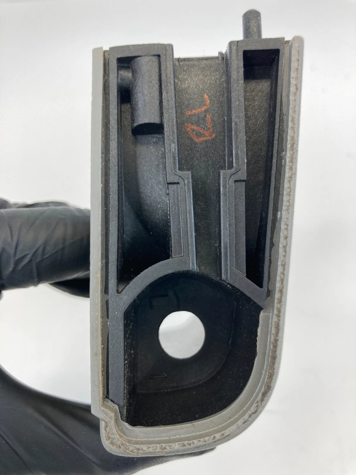 2007-2014 CHEVROLET SILVERADO 2500 HD REAR LEFT SIDE INNER DOOR PULL HANDLE OEM