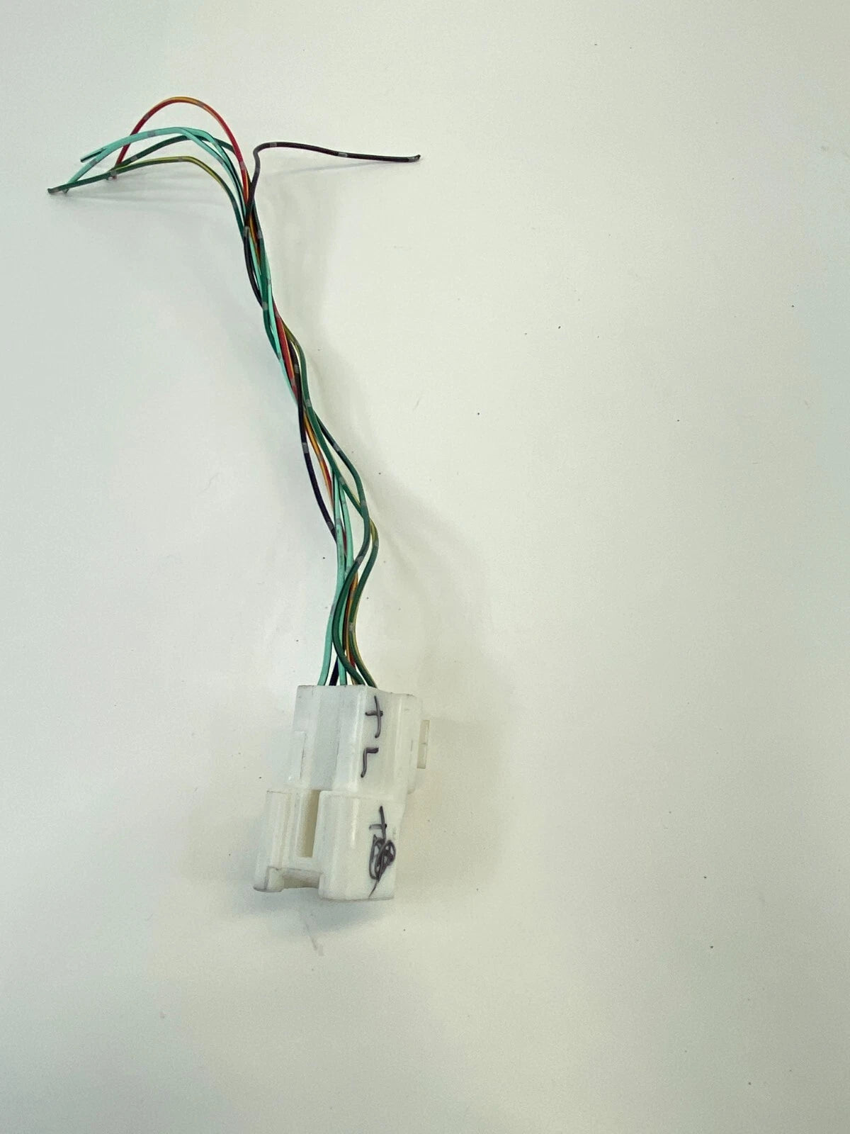 2004 2005 2006 MAZDA MPV REAR LEFT SIDE TAIL LIGHT TAILLIGHT WIRE CONNECTOR OEM