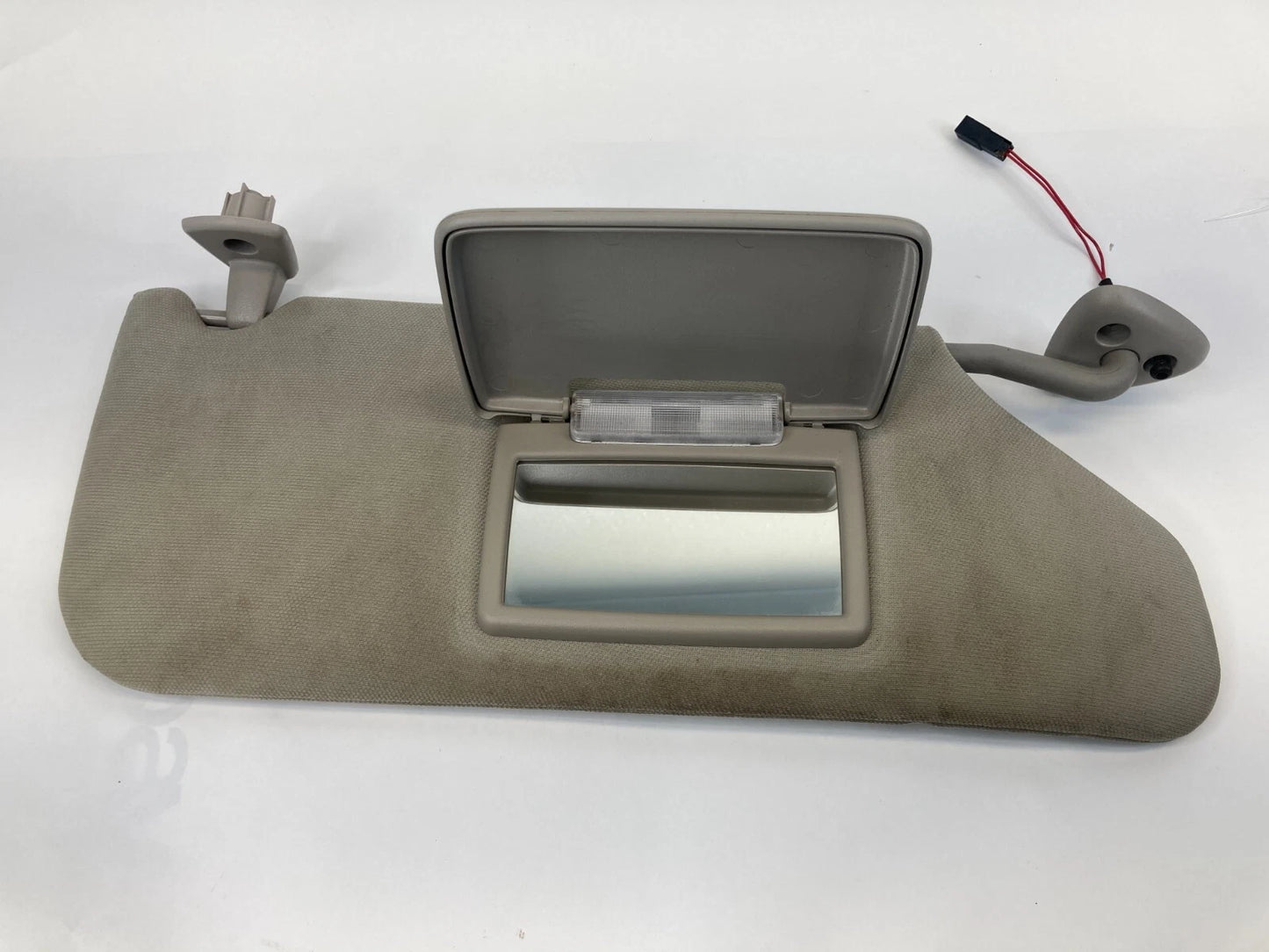 05-07 DODGE MAGNUM CHRYSLER 300 RIGHT SUNVISOR PASSENGER SUN VISOR ILLUMINATED