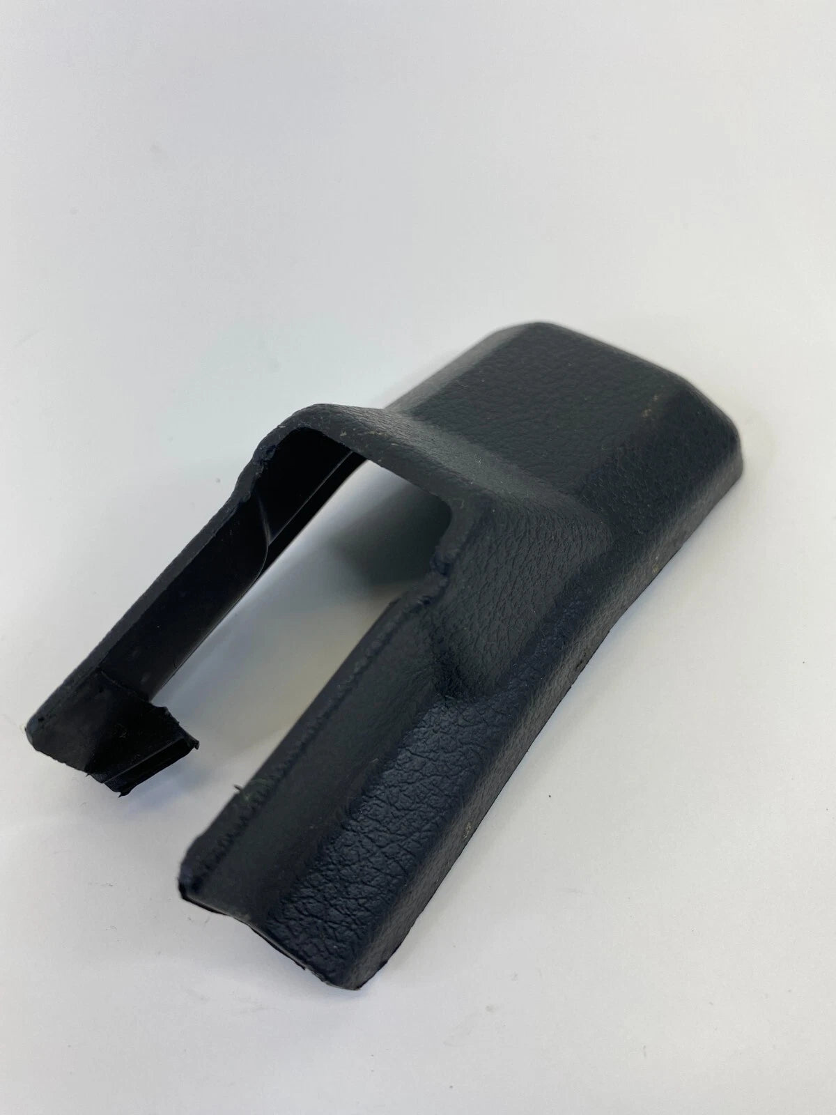 2004-2008 NISSAN MAXIMA FRONT LEFT SIDE SEAT TRACK COVER BEZEL TRIM 87507-7Y000