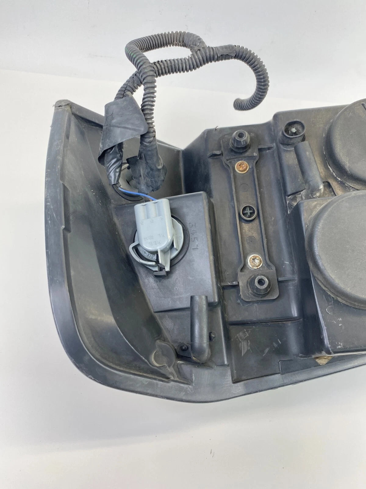 2002-2009 GMC ENVOY PASSENGER RIGHT SIDE HEADLIGHT LAMP ASSEMBLY 15866070 OEM