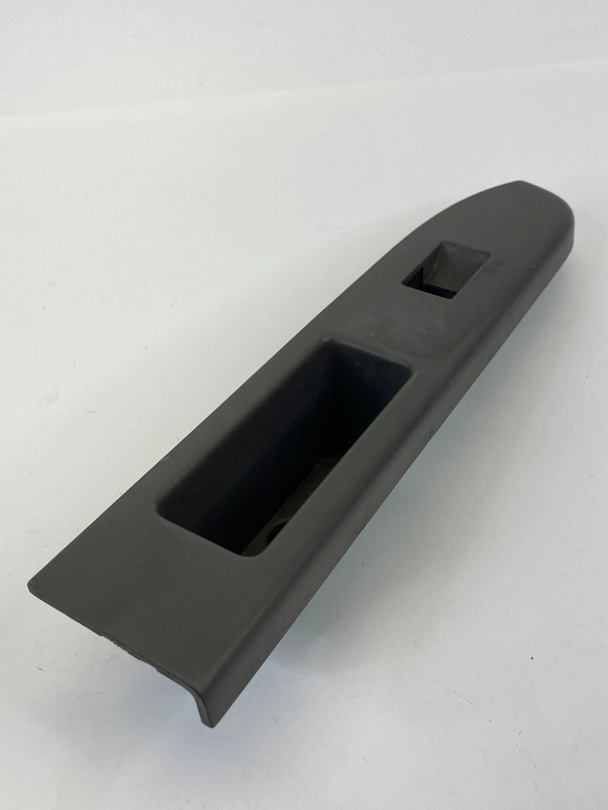 08-12 FORD ESCAPE REAR LEFT DOOR WINDOW SWITCH COVER BEZEL 8L84-78274809-AHW OEM