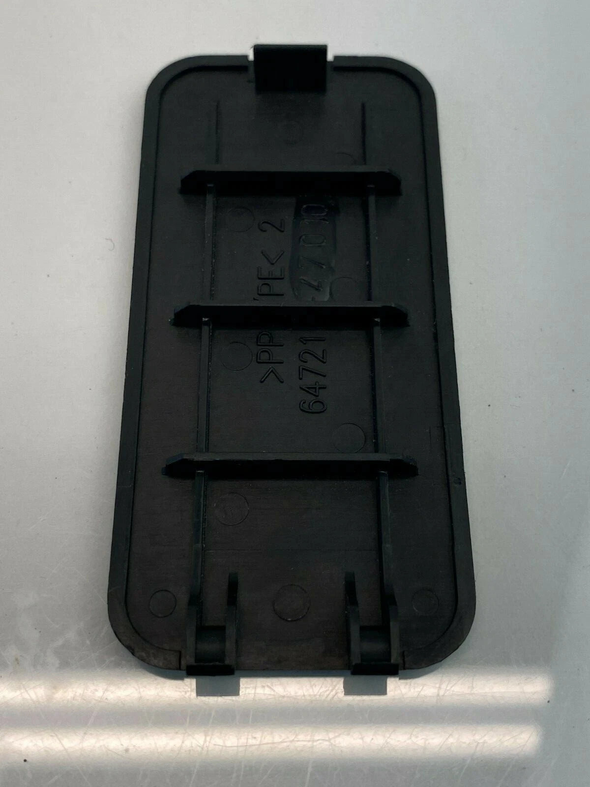 2004-2009 TOYOTA PRIUS LUGGAGE COMPARTMENT COVER BEZEL TRIM 64721-47010 OEM