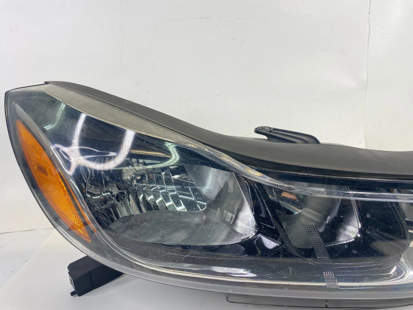 2017-2022 Chevrolet Traverse Right Side Headlight Halogen Lamp Assy 42576956 OEM